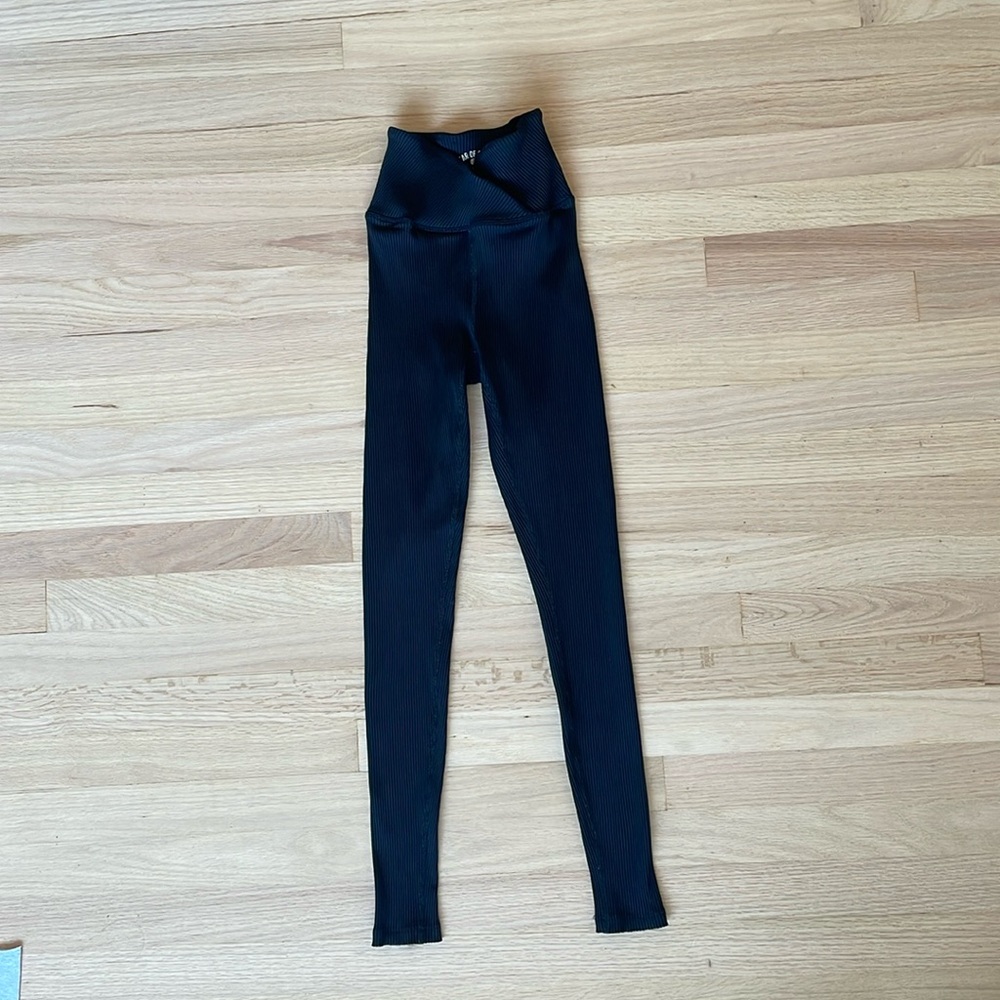 Year Of Ours cross front leggingss